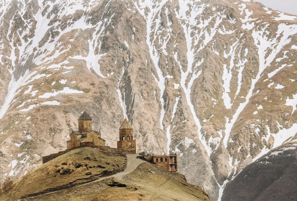 gergeti-temple-top-foot-kazbek-mountain