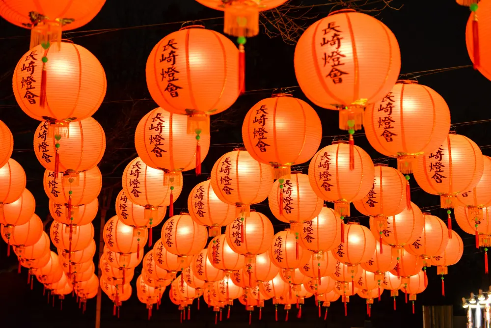 illuminated-paper-lanterns