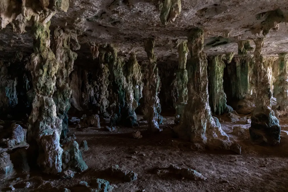 closeup-shot-of-an-ancient-cave-full-of-mystery-in-bonaire-caribbean