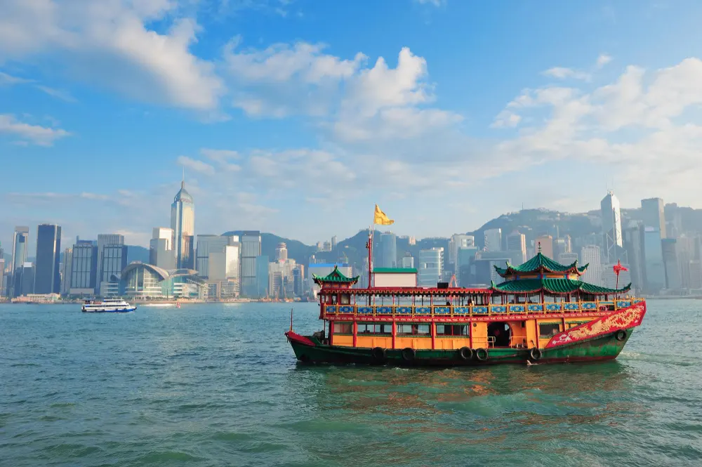 hongkong-skyline-with-boat