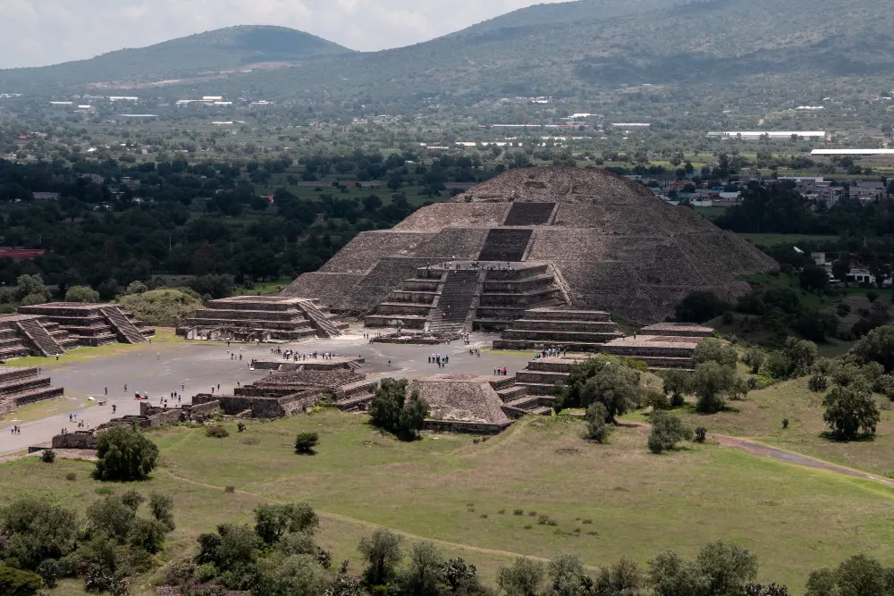 pyramid-of-the-sun-in-teotihuacan-mexico