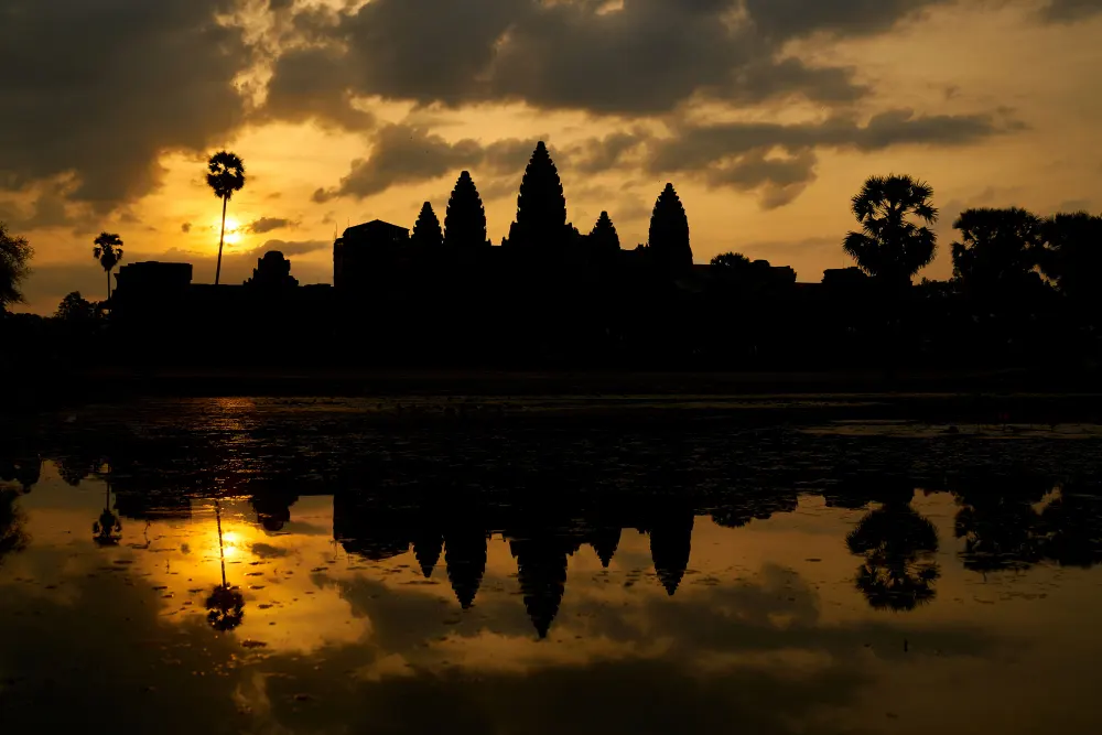 sculptures-in-the-south-gate-of-angkor-wat-siem-reap-cambodia