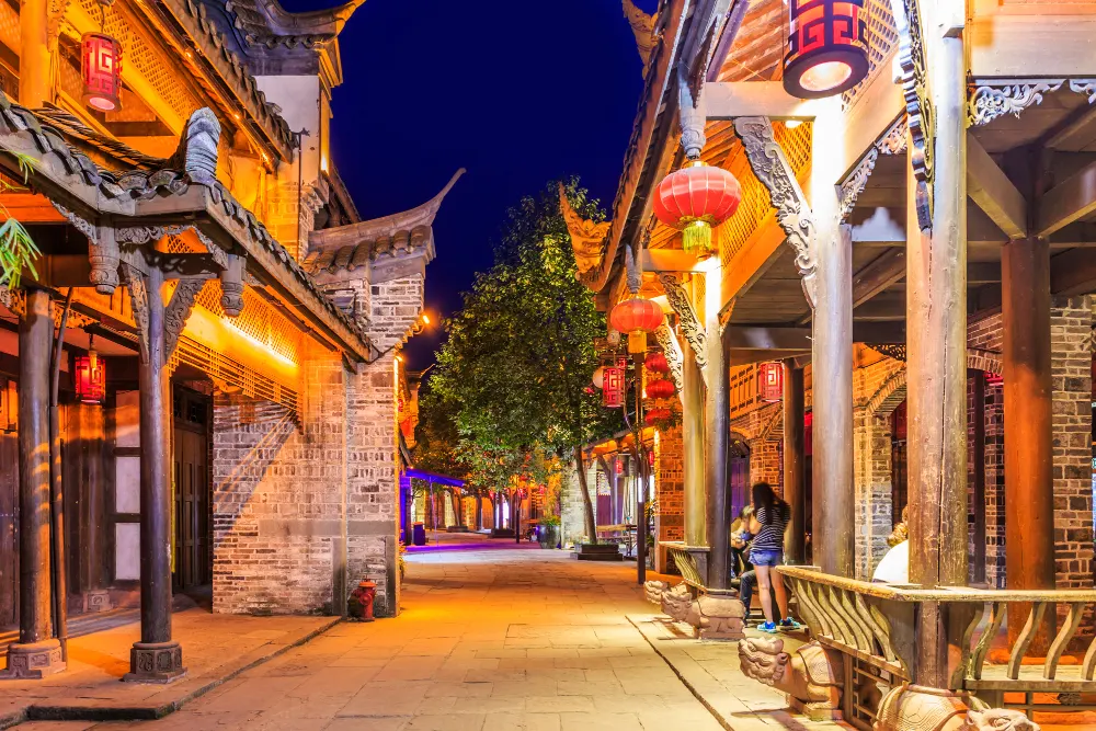 travel-lanterns-historic-architecture-city