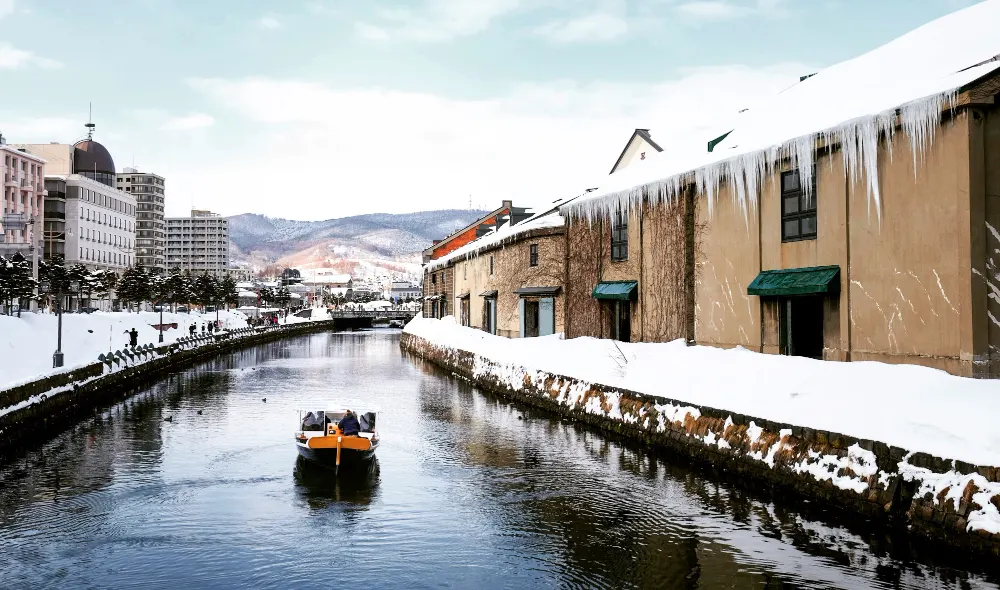 view-of-otaru-canel-in-winter-season-with-signature-tourist-boat-hokkaido-japan