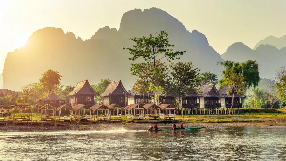 village-and-bungalows-along-nam-song-river-in-vang-vieng-laos