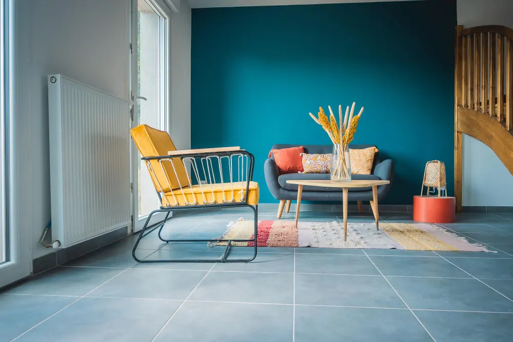beautiful-light-interior-design-modern-living-room-blue-yellow-colors