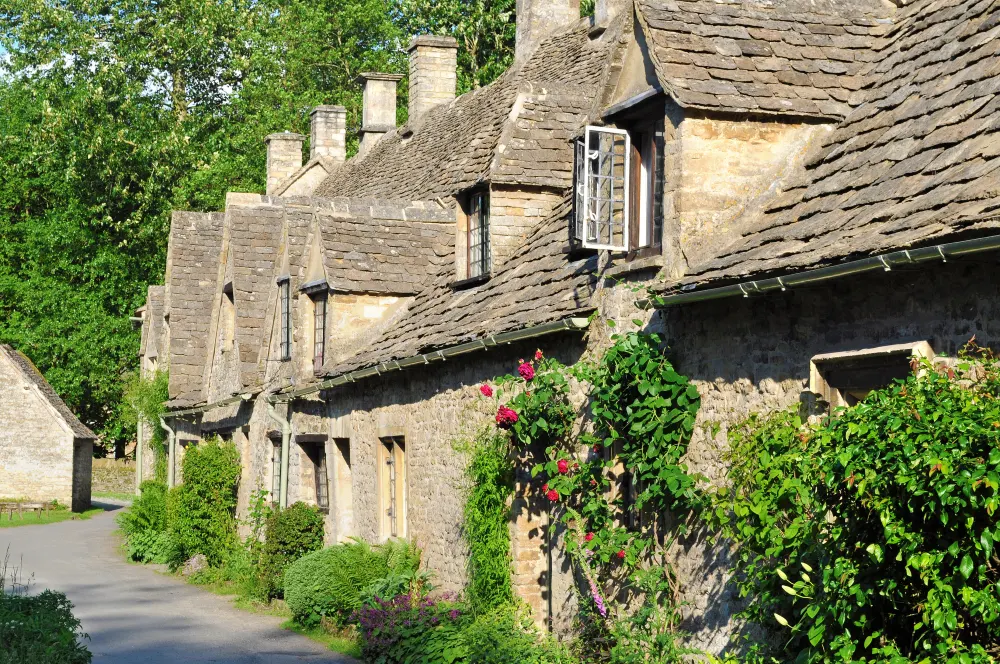 english-village-in-cotswolds