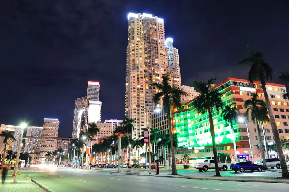 miami-downtown-street-view-night-with-hotels