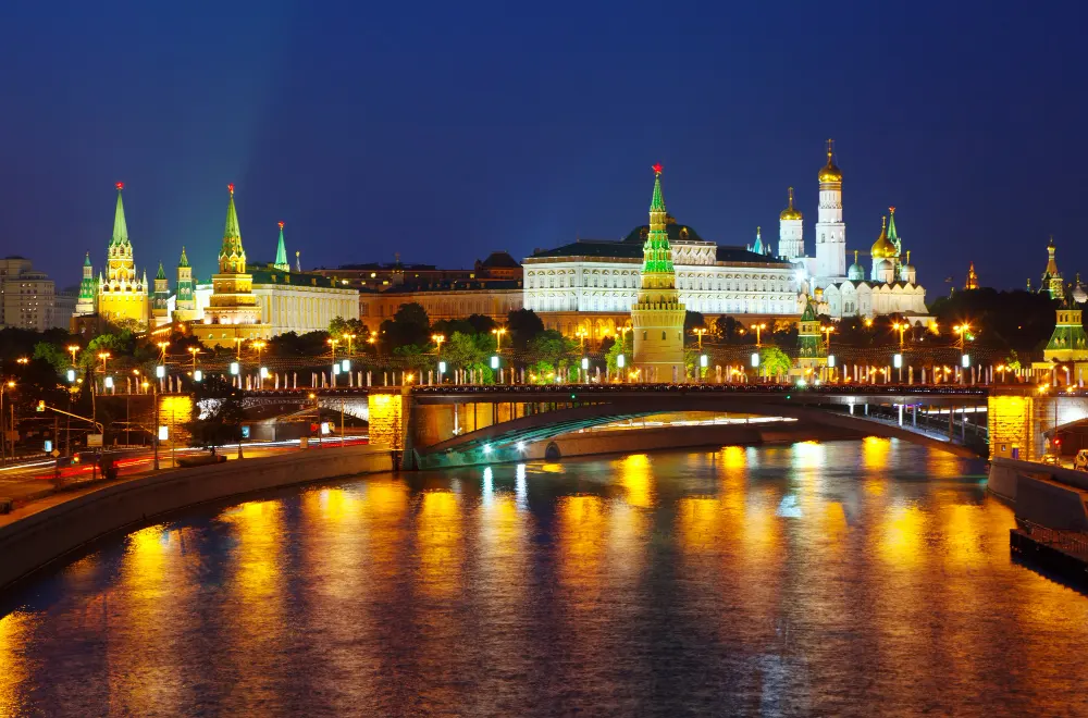moscow-kremlin-summer-night