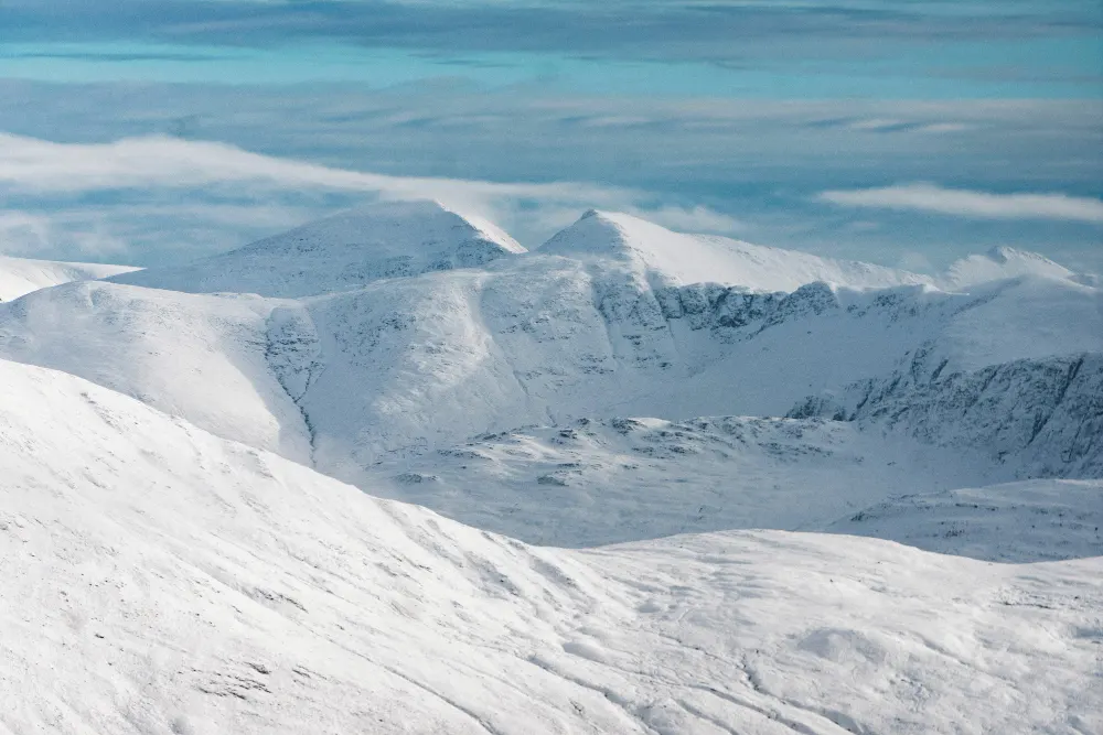 snowy-mountain-views-in-winter