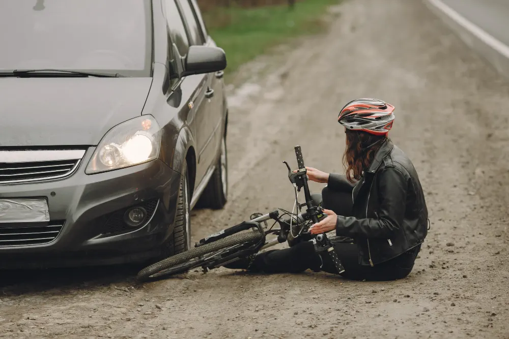 woman-crashed-into-car-girl-helmet