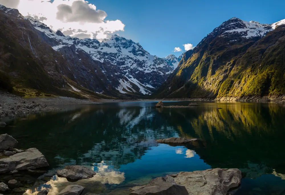 lake-marian-in-new-zealand