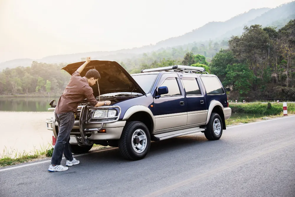 man-try-to-fix-car