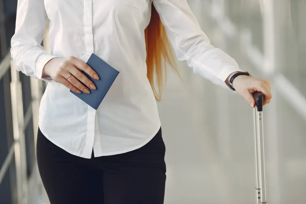 woman-with-suitcase-at-the-airport