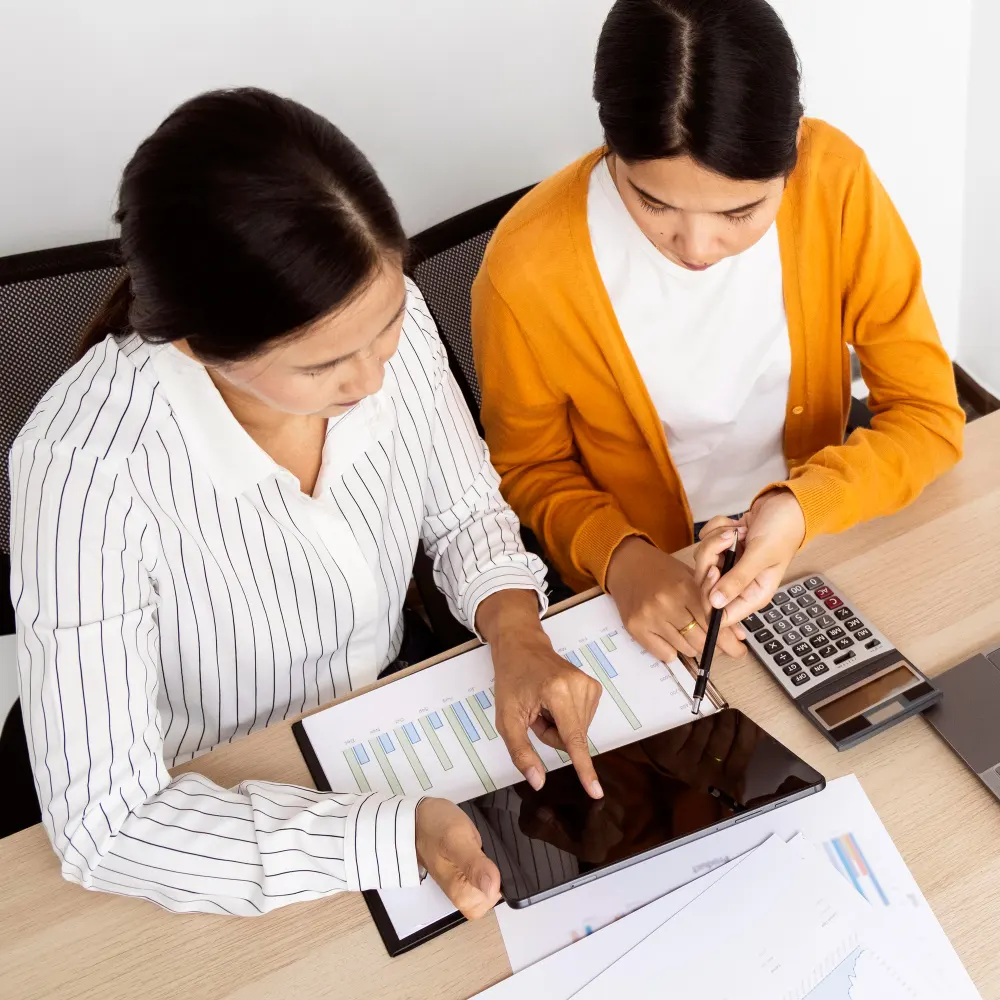 women-working-together-on-an-innovative-project-at-work