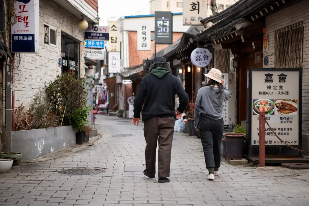 young-couple-wearing-bucket-hats