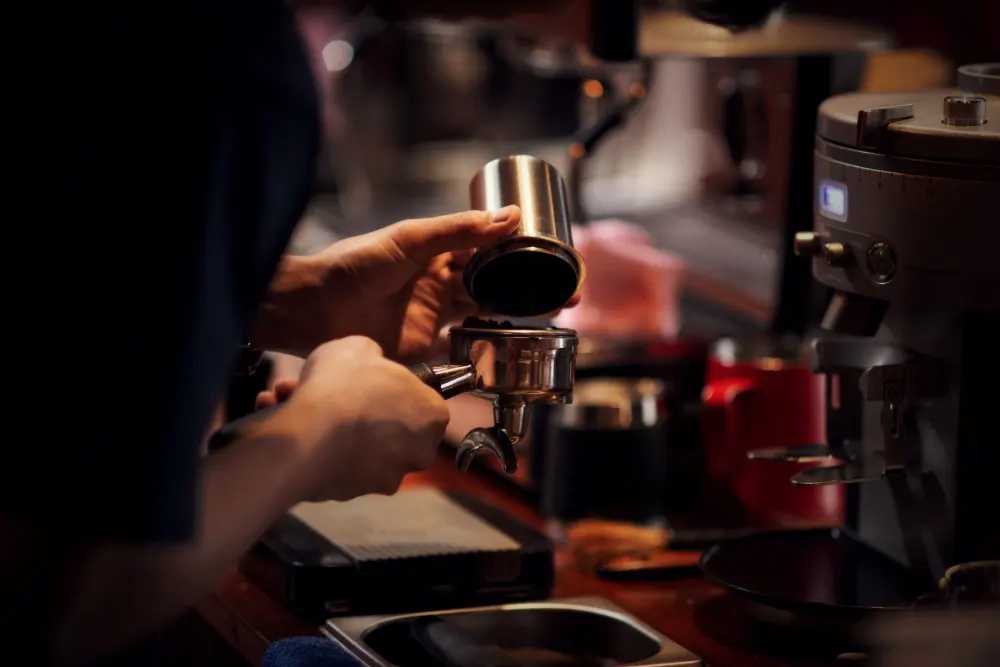 close-up-barista-making-cappuccino