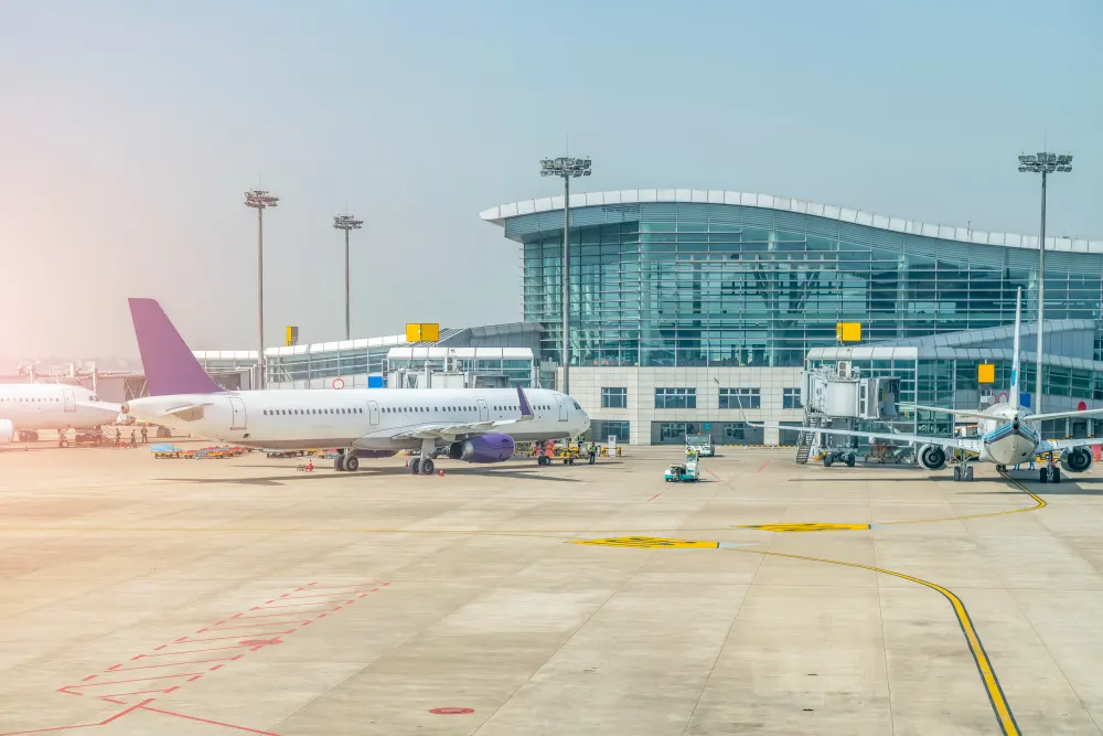 plane-at-airport