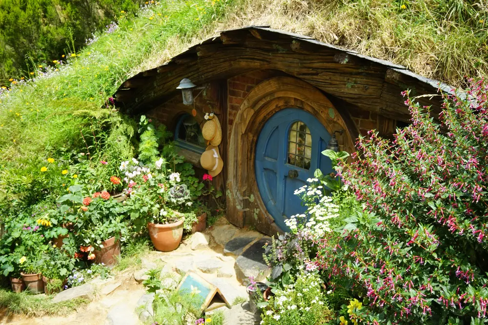 the-hobbiton-movie-set-in-matamata-new-zealand