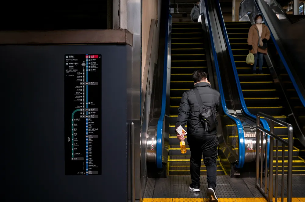 traveler-travel-by-escalator