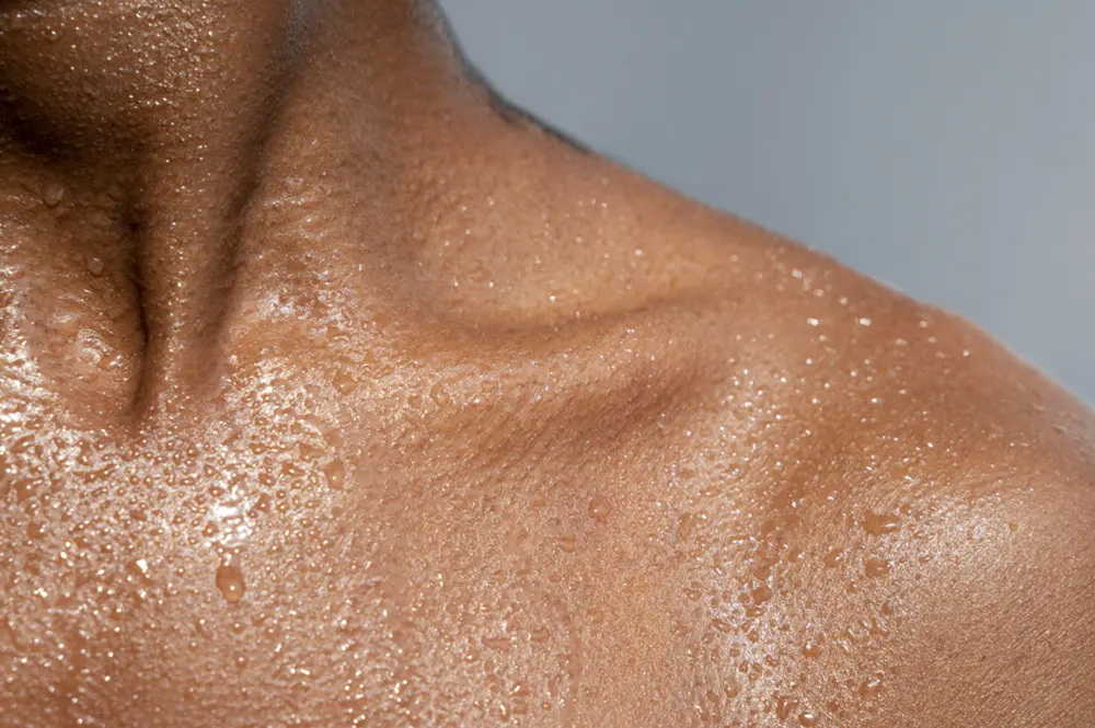 Close-up-on-woman-body-with-hydrated-skin