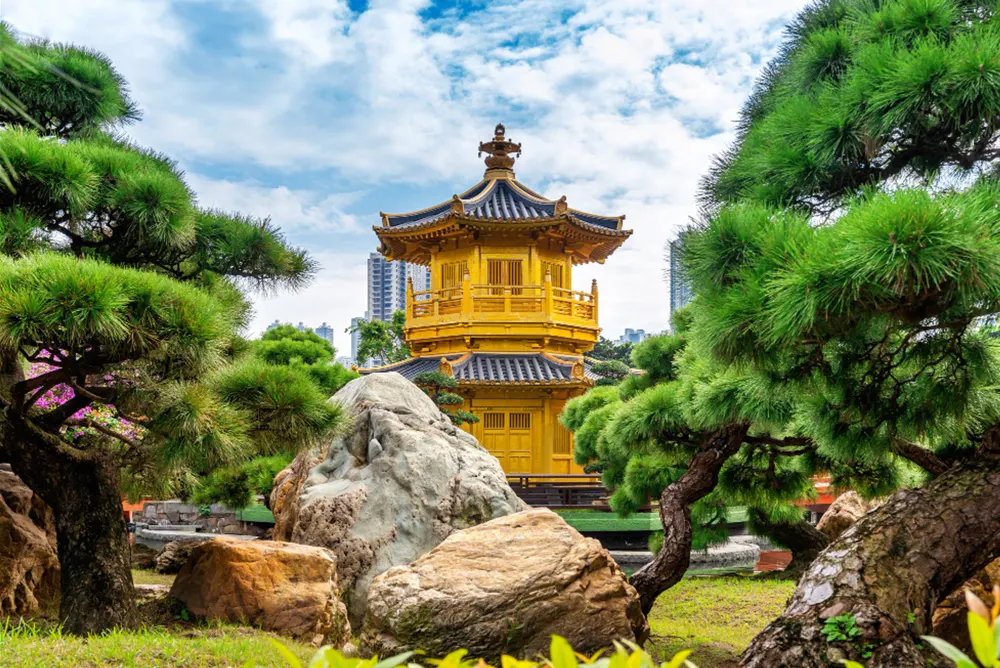 Golden-pavillion-in-Nanlian-garden-Hong-Kong