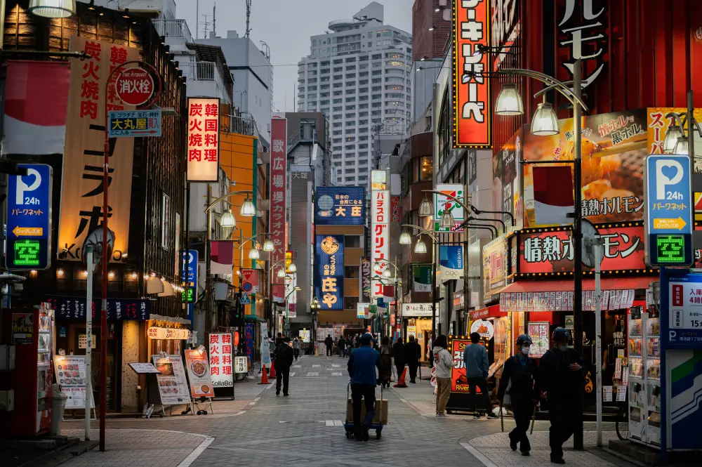 people-walking-in-tokyo-japan