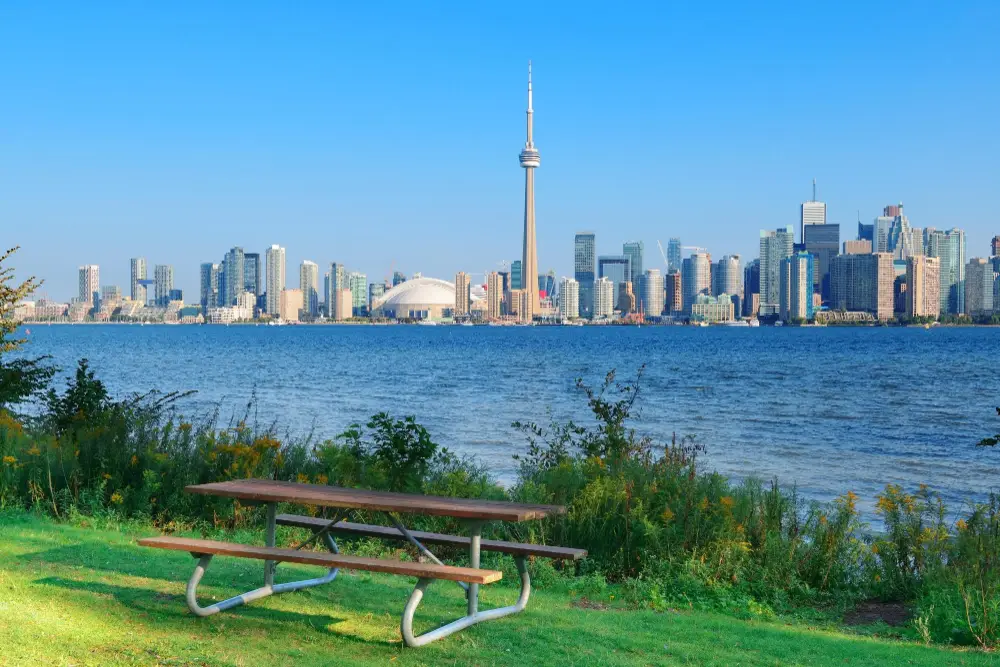 Toronto-skyline-from-park