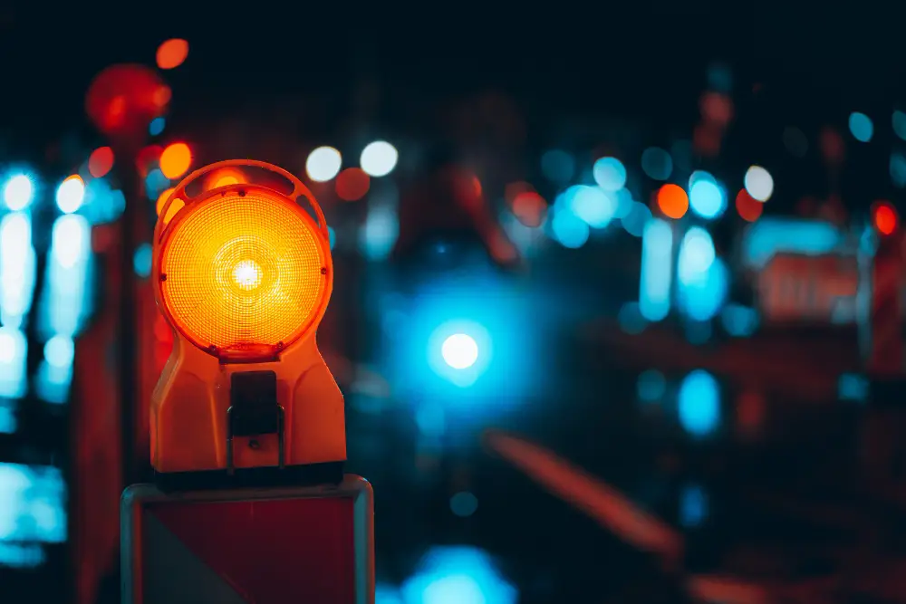 closeup-shot-of-a-warning-lamp-in-the-street-at-night