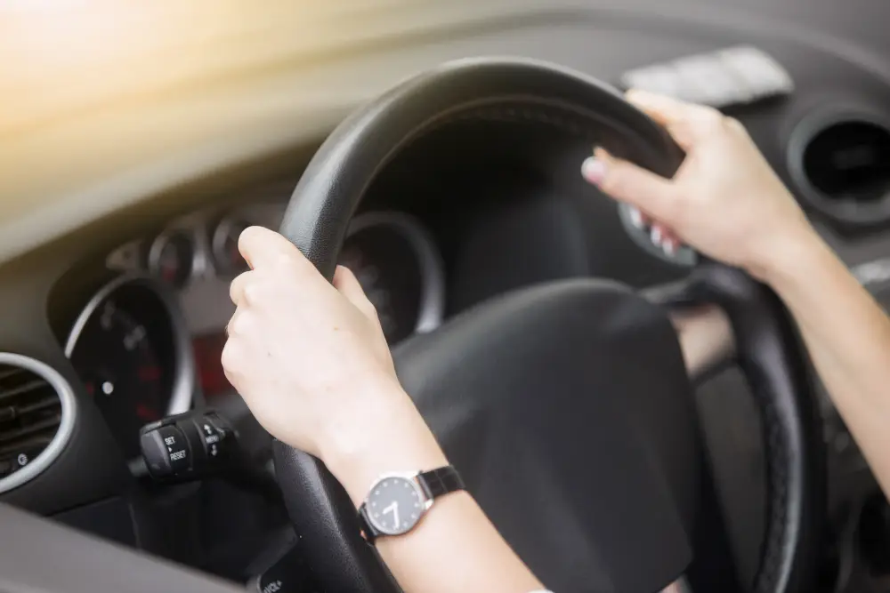 portrait-of-an-attractive-smiling-woman-driving-a-car