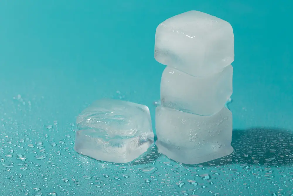 ice-cube-background-still-life