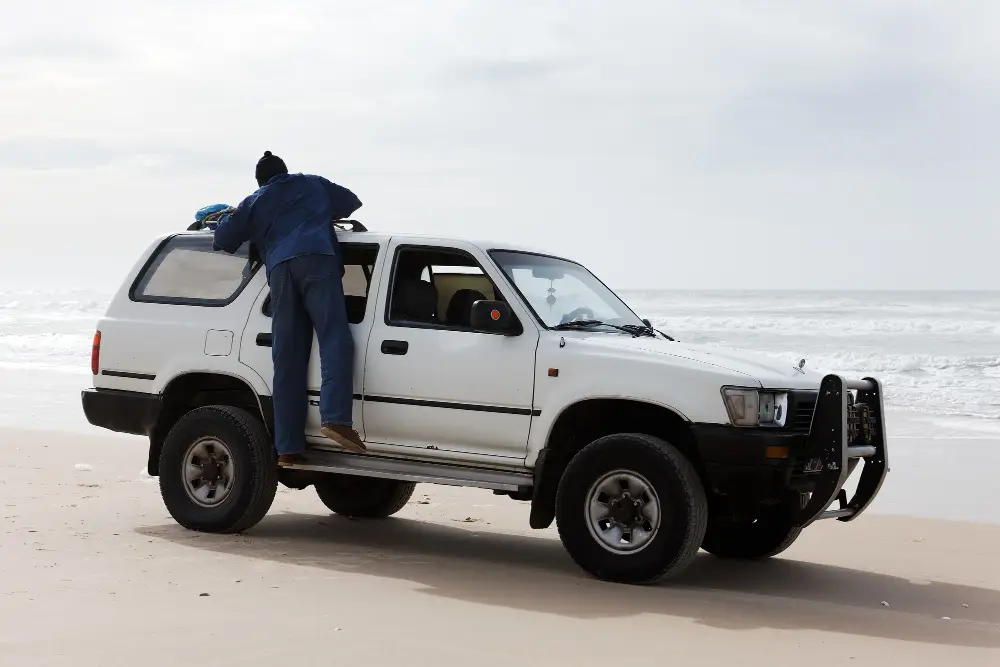 Beach-trip-on-4x4-vehicle