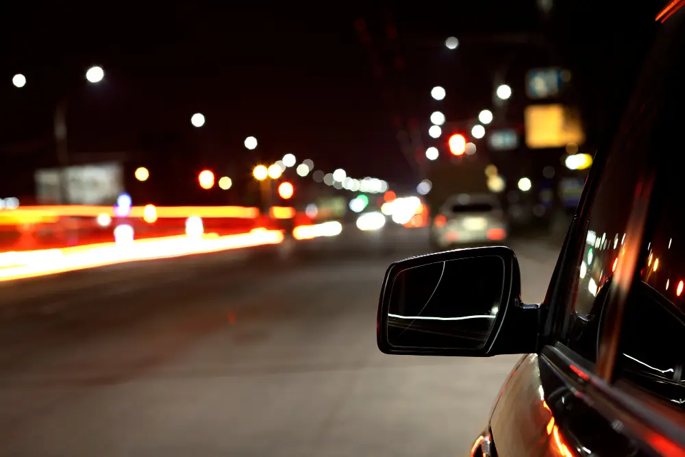 Effect-of-city-lights-at-night-from-the-car