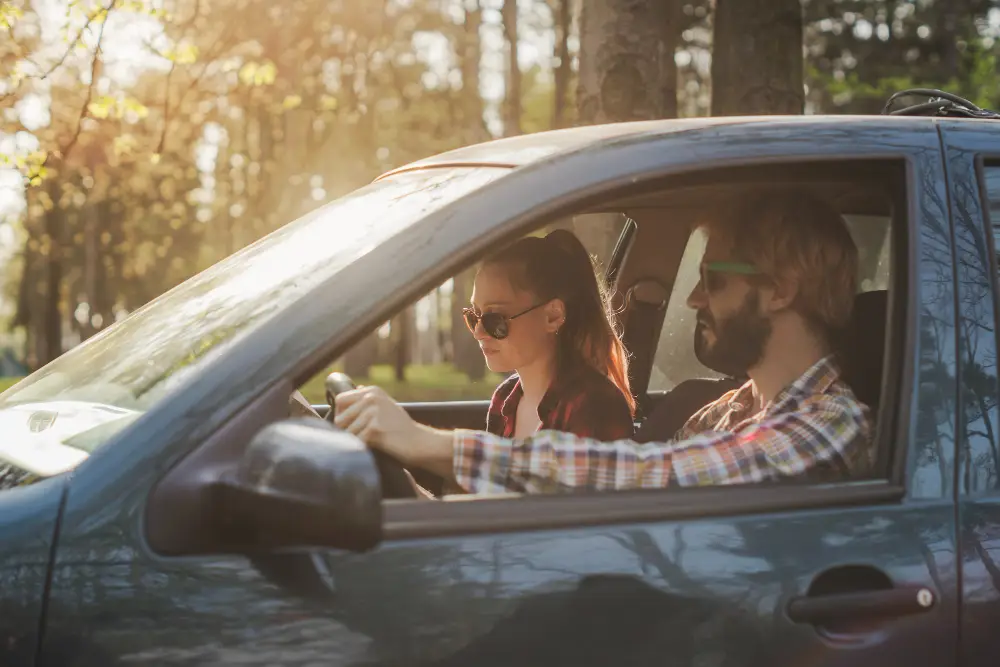 Man-and-woman-in-a-car