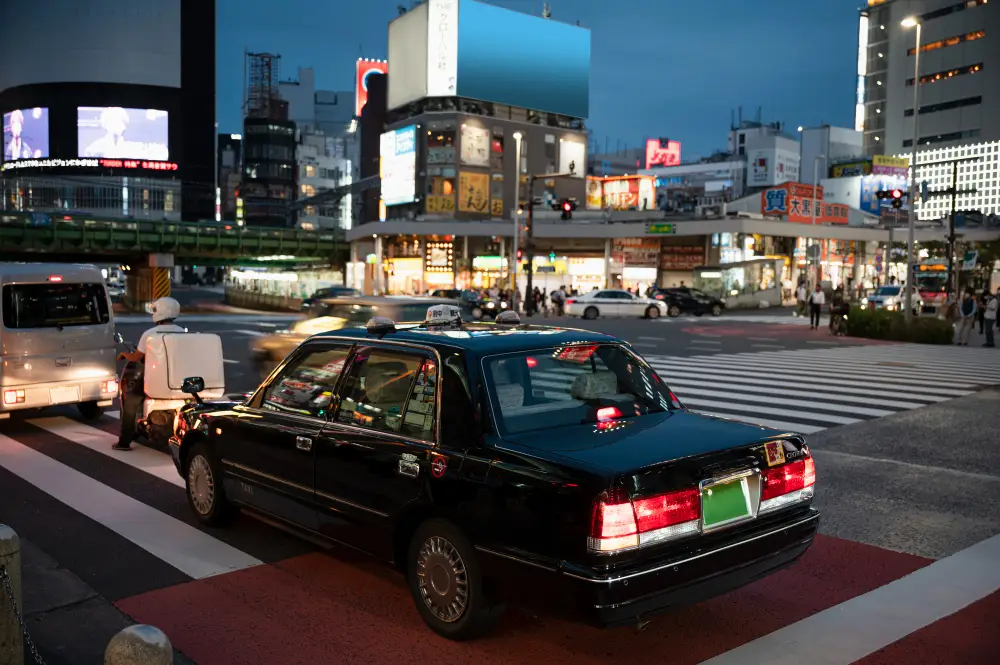 People-driving-car-on-the-city