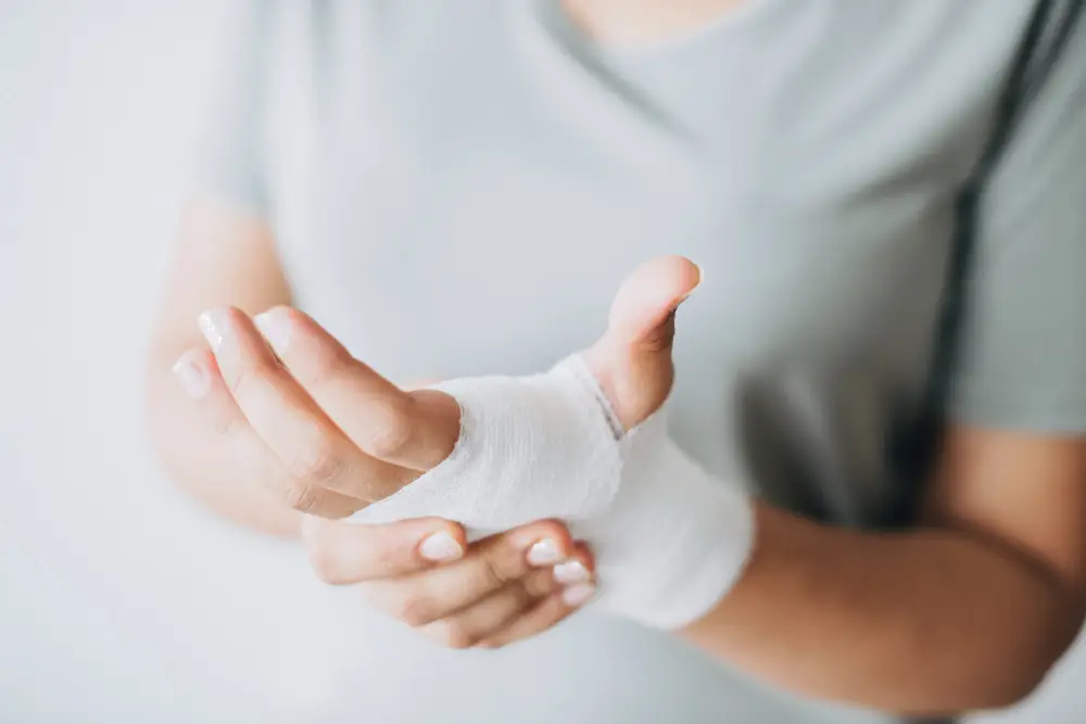 Woman-with-gauze-bandage