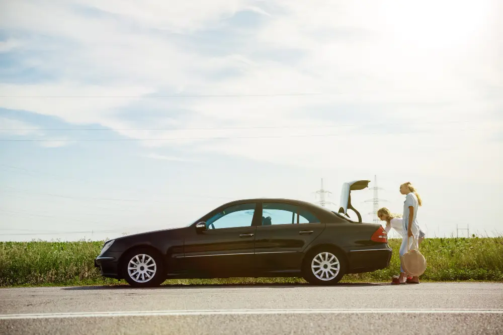 Young-couple-on-a-car-in-a-sunny-day