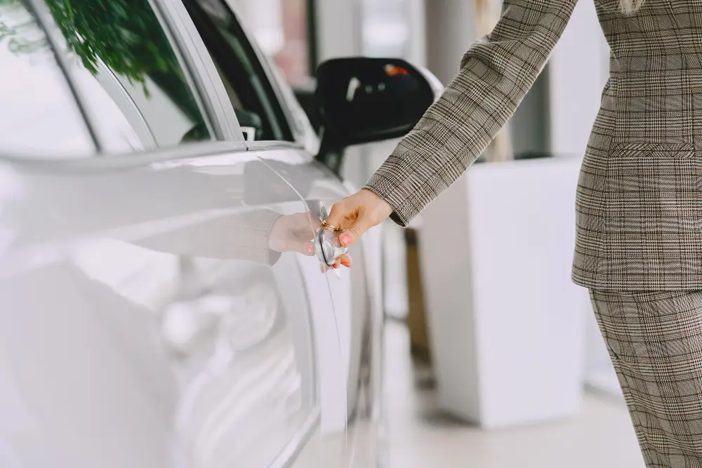 lady-in-a-car-salon